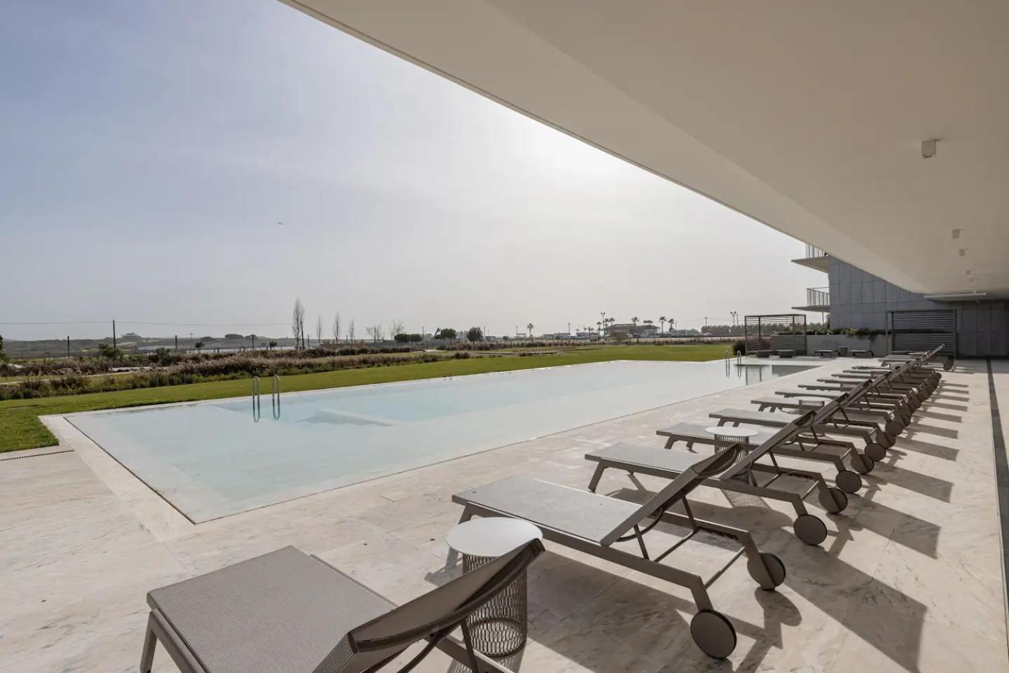 Bayline- Beachfront And Pool Armação de Pêra Eksteriør bilde